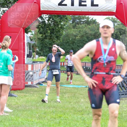 21.06.2026 - 29. Vierlanden-Triathlon Andreas Tolksdorf http://msf.ph/oto/9913193 21.06.2026 11:03:08 Ziel 312, 332 meine-sportfotos.de