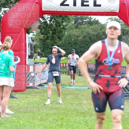 21.06.2026 - 29. Vierlanden-Triathlon Andreas Tolksdorf http://msf.ph/oto/9913195 21.06.2026 11:03:08 Ziel 312, 332 meine-sportfotos.de