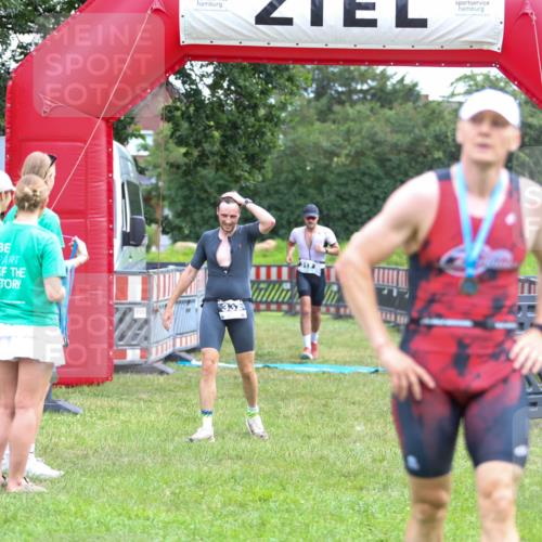 21.06.2026 - 29. Vierlanden-Triathlon Andreas Tolksdorf http://msf.ph/oto/9913196 21.06.2026 11:03:08 Ziel 312, 332 meine-sportfotos.de