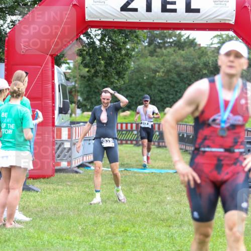 21.06.2026 - 29. Vierlanden-Triathlon Andreas Tolksdorf http://msf.ph/oto/9913197 21.06.2026 11:03:08 Ziel 312, 332 meine-sportfotos.de