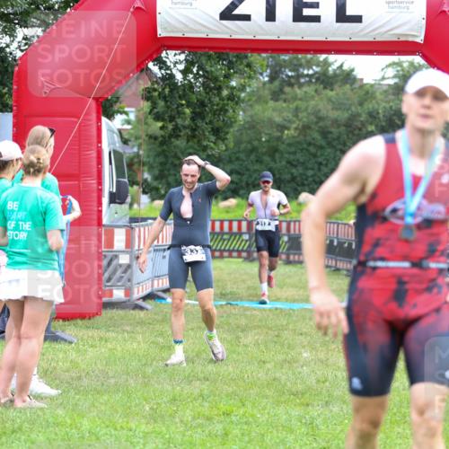 21.06.2026 - 29. Vierlanden-Triathlon Andreas Tolksdorf http://msf.ph/oto/9913198 21.06.2026 11:03:08 Ziel 312, 332 meine-sportfotos.de