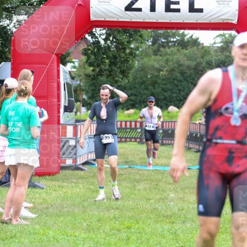 21.06.2026 - 29. Vierlanden-Triathlon Andreas Tolksdorf http://msf.ph/oto/9913200 21.06.2026 11:03:08 Ziel 312, 332 meine-sportfotos.de