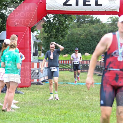 21.06.2026 - 29. Vierlanden-Triathlon Andreas Tolksdorf http://msf.ph/oto/9913201 21.06.2026 11:03:08 Ziel 312, 332 meine-sportfotos.de