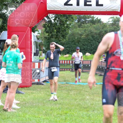 21.06.2026 - 29. Vierlanden-Triathlon Andreas Tolksdorf http://msf.ph/oto/9913202 21.06.2026 11:03:09 Ziel 312, 332 meine-sportfotos.de