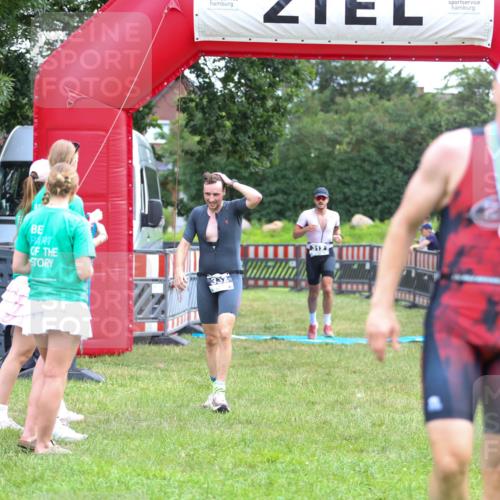 21.06.2026 - 29. Vierlanden-Triathlon Andreas Tolksdorf http://msf.ph/oto/9913203 21.06.2026 11:03:09 Ziel 312, 332 meine-sportfotos.de