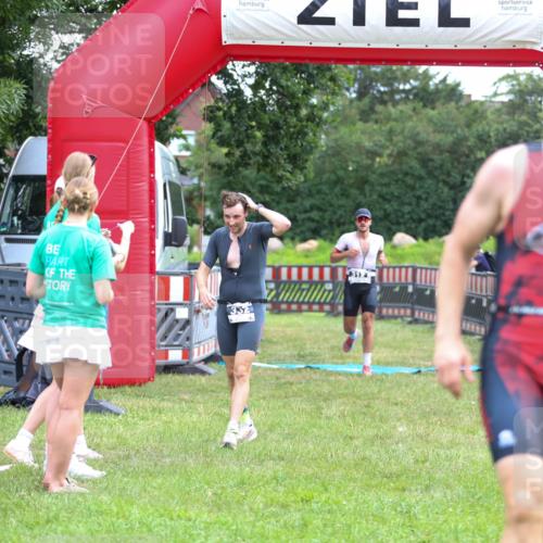 21.06.2026 - 29. Vierlanden-Triathlon Andreas Tolksdorf http://msf.ph/oto/9913206 21.06.2026 11:03:09 Ziel 312, 332 meine-sportfotos.de