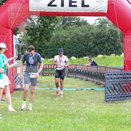 21.06.2026 - 29. Vierlanden-Triathlon Andreas Tolksdorf http://msf.ph/oto/9913207 21.06.2026 11:03:11 Ziel 312 meine-sportfotos.de