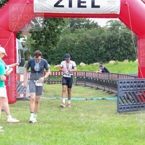 21.06.2026 - 29. Vierlanden-Triathlon Andreas Tolksdorf http://msf.ph/oto/9913209 21.06.2026 11:03:11 Ziel 312 meine-sportfotos.de