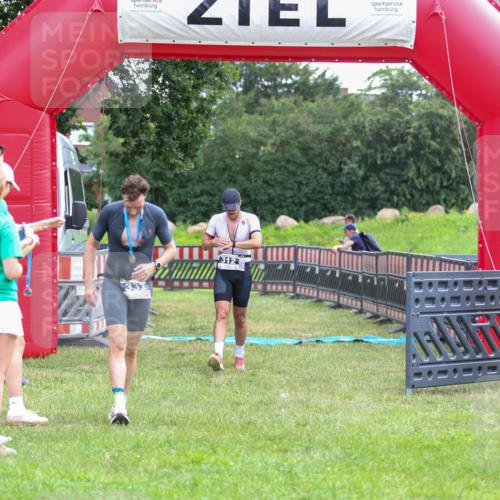 21.06.2026 - 29. Vierlanden-Triathlon Andreas Tolksdorf http://msf.ph/oto/9913210 21.06.2026 11:03:11 Ziel 312 meine-sportfotos.de