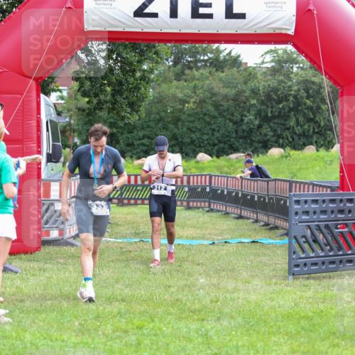21.06.2026 - 29. Vierlanden-Triathlon Andreas Tolksdorf http://msf.ph/oto/9913212 21.06.2026 11:03:11 Ziel 312 meine-sportfotos.de