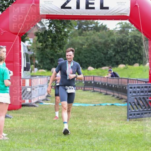 21.06.2026 - 29. Vierlanden-Triathlon Andreas Tolksdorf http://msf.ph/oto/9913218 21.06.2026 11:03:12 Ziel 312 meine-sportfotos.de