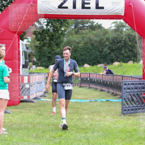 21.06.2026 - 29. Vierlanden-Triathlon Andreas Tolksdorf http://msf.ph/oto/9913219 21.06.2026 11:03:12 Ziel 312 meine-sportfotos.de