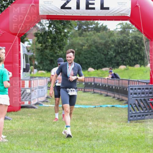 21.06.2026 - 29. Vierlanden-Triathlon Andreas Tolksdorf http://msf.ph/oto/9913220 21.06.2026 11:03:12 Ziel 312 meine-sportfotos.de