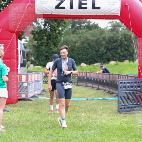 21.06.2026 - 29. Vierlanden-Triathlon Andreas Tolksdorf http://msf.ph/oto/9913222 21.06.2026 11:03:12 Ziel 312 meine-sportfotos.de
