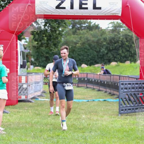 21.06.2026 - 29. Vierlanden-Triathlon Andreas Tolksdorf http://msf.ph/oto/9913223 21.06.2026 11:03:12 Ziel 312 meine-sportfotos.de