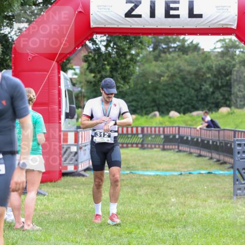 21.06.2026 - 29. Vierlanden-Triathlon Andreas Tolksdorf http://msf.ph/oto/9913226 21.06.2026 11:03:17 Ziel  meine-sportfotos.de