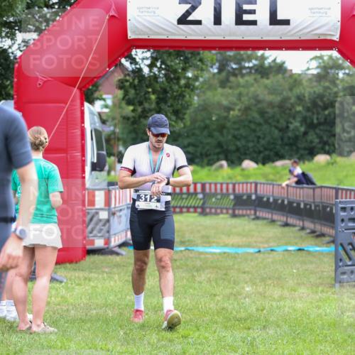 21.06.2026 - 29. Vierlanden-Triathlon Andreas Tolksdorf http://msf.ph/oto/9913228 21.06.2026 11:03:18 Ziel  meine-sportfotos.de