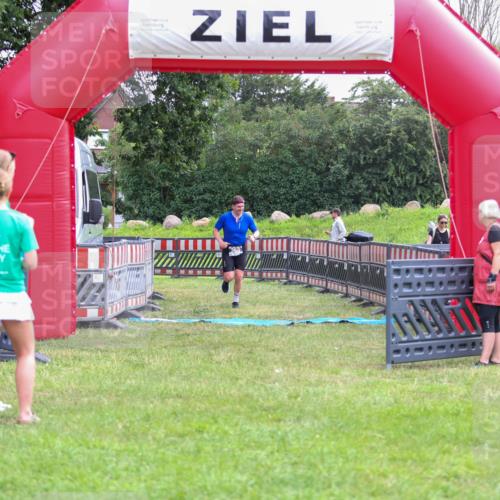 21.06.2026 - 29. Vierlanden-Triathlon Andreas Tolksdorf http://msf.ph/oto/9913237 21.06.2026 11:04:18 Ziel 360 meine-sportfotos.de