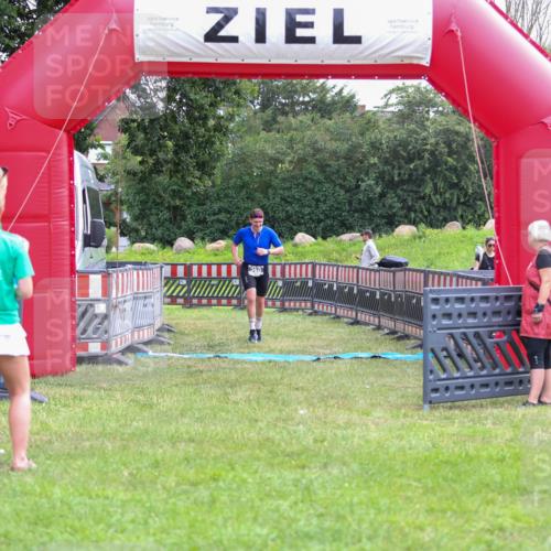 21.06.2026 - 29. Vierlanden-Triathlon Andreas Tolksdorf http://msf.ph/oto/9913239 21.06.2026 11:04:18 Ziel 360 meine-sportfotos.de
