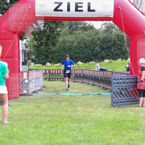 21.06.2026 - 29. Vierlanden-Triathlon Andreas Tolksdorf http://msf.ph/oto/9913240 21.06.2026 11:04:18 Ziel 360 meine-sportfotos.de