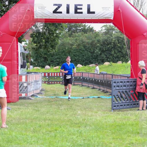 21.06.2026 - 29. Vierlanden-Triathlon Andreas Tolksdorf http://msf.ph/oto/9913243 21.06.2026 11:04:19 Ziel 360 meine-sportfotos.de
