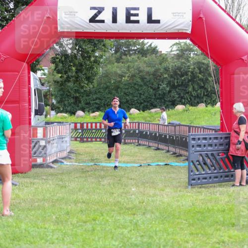 21.06.2026 - 29. Vierlanden-Triathlon Andreas Tolksdorf http://msf.ph/oto/9913244 21.06.2026 11:04:19 Ziel 360 meine-sportfotos.de