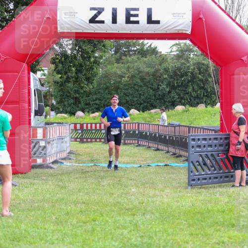 21.06.2026 - 29. Vierlanden-Triathlon Andreas Tolksdorf http://msf.ph/oto/9913247 21.06.2026 11:04:19 Ziel 360 meine-sportfotos.de