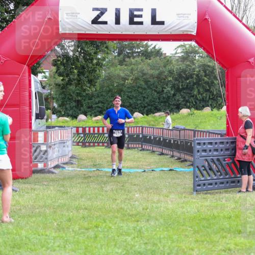 21.06.2026 - 29. Vierlanden-Triathlon Andreas Tolksdorf http://msf.ph/oto/9913248 21.06.2026 11:04:19 Ziel 360 meine-sportfotos.de