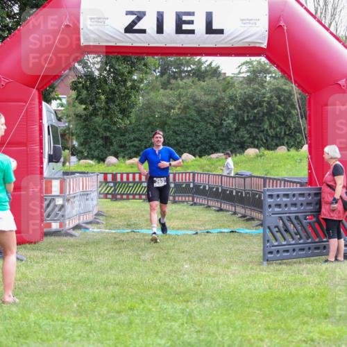 21.06.2026 - 29. Vierlanden-Triathlon Andreas Tolksdorf http://msf.ph/oto/9913250 21.06.2026 11:04:19 Ziel 360 meine-sportfotos.de