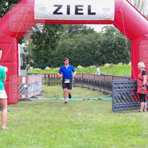 21.06.2026 - 29. Vierlanden-Triathlon Andreas Tolksdorf http://msf.ph/oto/9913253 21.06.2026 11:04:19 Ziel 360 meine-sportfotos.de