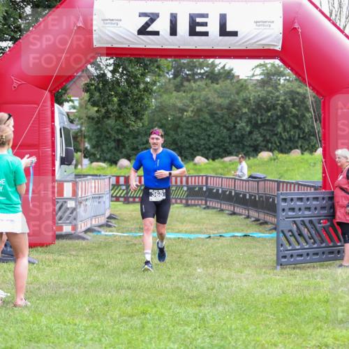 21.06.2026 - 29. Vierlanden-Triathlon Andreas Tolksdorf http://msf.ph/oto/9913256 21.06.2026 11:04:21 Ziel 360 meine-sportfotos.de
