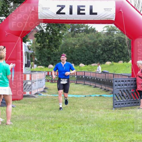 21.06.2026 - 29. Vierlanden-Triathlon Andreas Tolksdorf http://msf.ph/oto/9913257 21.06.2026 11:04:21 Ziel 360 meine-sportfotos.de