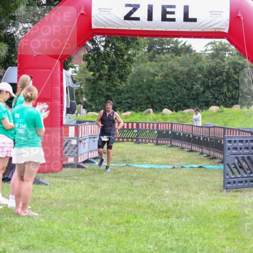 21.06.2026 - 29. Vierlanden-Triathlon Andreas Tolksdorf http://msf.ph/oto/9913260 21.06.2026 11:04:40 Ziel 420 meine-sportfotos.de