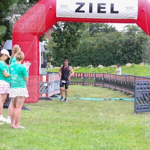 21.06.2026 - 29. Vierlanden-Triathlon Andreas Tolksdorf http://msf.ph/oto/9913261 21.06.2026 11:04:40 Ziel 420 meine-sportfotos.de