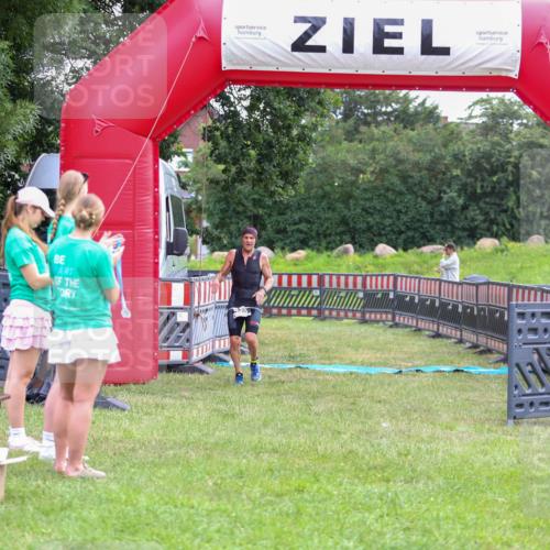 21.06.2026 - 29. Vierlanden-Triathlon Andreas Tolksdorf http://msf.ph/oto/9913266 21.06.2026 11:04:40 Ziel 420 meine-sportfotos.de