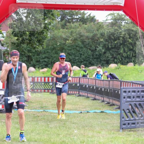21.06.2026 - 29. Vierlanden-Triathlon Andreas Tolksdorf http://msf.ph/oto/9913278 21.06.2026 11:04:54 Ziel 430 meine-sportfotos.de