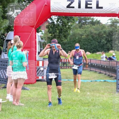 21.06.2026 - 29. Vierlanden-Triathlon Andreas Tolksdorf http://msf.ph/oto/9913281 21.06.2026 11:04:56 Ziel 430 meine-sportfotos.de