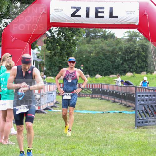 21.06.2026 - 29. Vierlanden-Triathlon Andreas Tolksdorf http://msf.ph/oto/9913299 21.06.2026 11:04:59 Ziel 430 meine-sportfotos.de