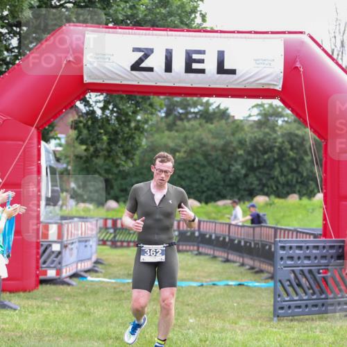 21.06.2026 - 29. Vierlanden-Triathlon Andreas Tolksdorf http://msf.ph/oto/9913303 21.06.2026 11:05:17 Ziel 362 meine-sportfotos.de