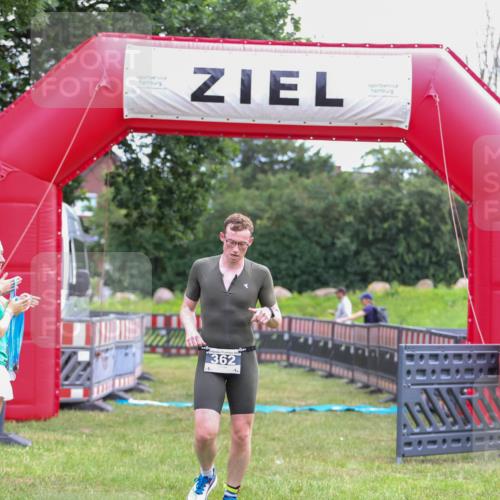 21.06.2026 - 29. Vierlanden-Triathlon Andreas Tolksdorf http://msf.ph/oto/9913304 21.06.2026 11:05:17 Ziel 362 meine-sportfotos.de