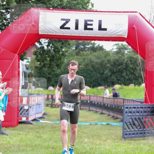 21.06.2026 - 29. Vierlanden-Triathlon Andreas Tolksdorf http://msf.ph/oto/9913305 21.06.2026 11:05:17 Ziel 362 meine-sportfotos.de
