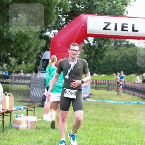 21.06.2026 - 29. Vierlanden-Triathlon Andreas Tolksdorf http://msf.ph/oto/9913306 21.06.2026 11:05:23 Ziel 346 meine-sportfotos.de