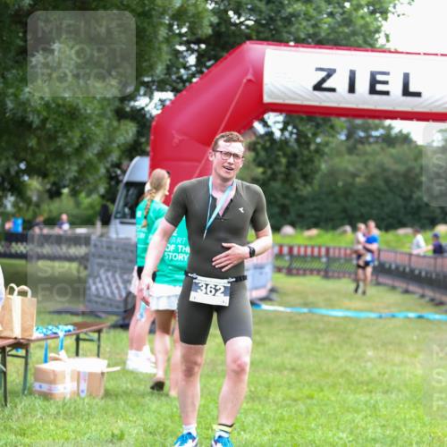 21.06.2026 - 29. Vierlanden-Triathlon Andreas Tolksdorf http://msf.ph/oto/9913308 21.06.2026 11:05:23 Ziel 346 meine-sportfotos.de