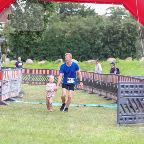 21.06.2026 - 29. Vierlanden-Triathlon Andreas Tolksdorf http://msf.ph/oto/9913318 21.06.2026 11:05:30 Ziel 346 meine-sportfotos.de