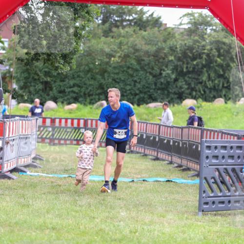 21.06.2026 - 29. Vierlanden-Triathlon Andreas Tolksdorf http://msf.ph/oto/9913321 21.06.2026 11:05:30 Ziel 346 meine-sportfotos.de