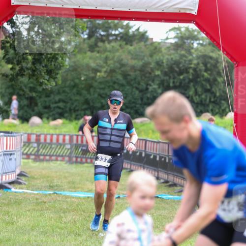 21.06.2026 - 29. Vierlanden-Triathlon Andreas Tolksdorf http://msf.ph/oto/9913340 21.06.2026 11:05:45 Ziel 337 meine-sportfotos.de