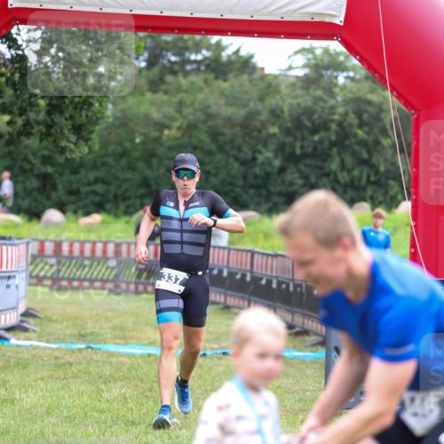 21.06.2026 - 29. Vierlanden-Triathlon Andreas Tolksdorf http://msf.ph/oto/9913344 21.06.2026 11:05:45 Ziel 337 meine-sportfotos.de