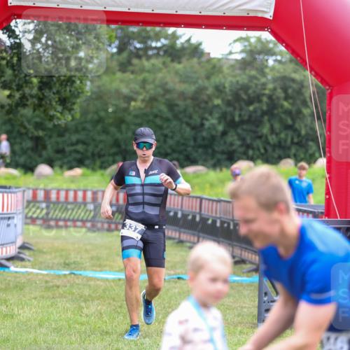 21.06.2026 - 29. Vierlanden-Triathlon Andreas Tolksdorf http://msf.ph/oto/9913346 21.06.2026 11:05:45 Ziel 337 meine-sportfotos.de