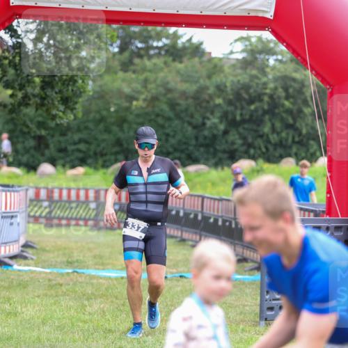 21.06.2026 - 29. Vierlanden-Triathlon Andreas Tolksdorf http://msf.ph/oto/9913347 21.06.2026 11:05:45 Ziel 337 meine-sportfotos.de