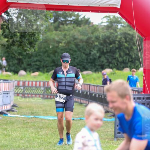 21.06.2026 - 29. Vierlanden-Triathlon Andreas Tolksdorf http://msf.ph/oto/9913348 21.06.2026 11:05:45 Ziel 337 meine-sportfotos.de